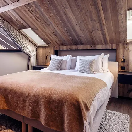 Antares Sirius 502 - Spacious Rooftop Inski Out Apartment *